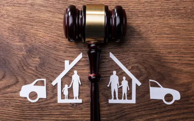 What happens with your property after a divorce?
